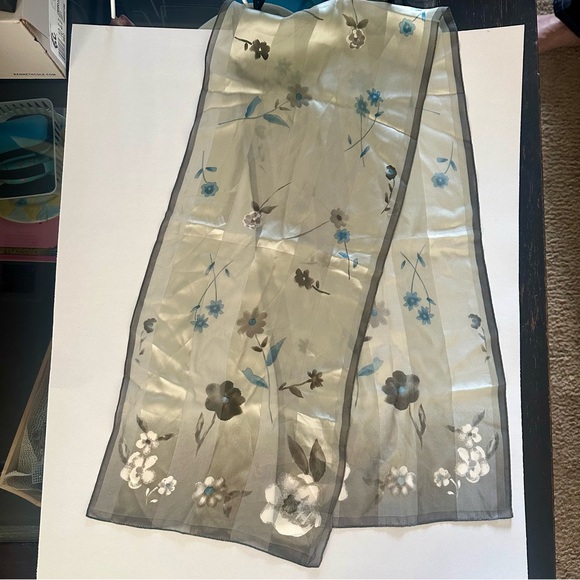 100% Silk Elaine Gold for Collection XIIX ltd Sheer Floral Rich Scarf - Picture 7 of 8